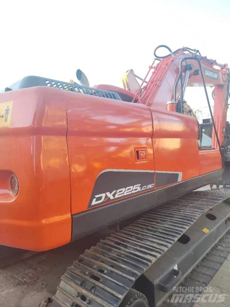 Doosan DX 225 Pásová rýpadla