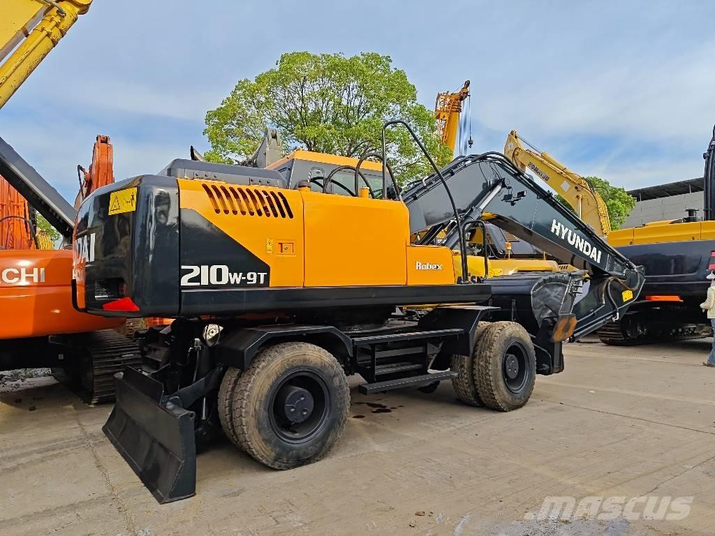 Hyundai R210W-9 Kolová rýpadla