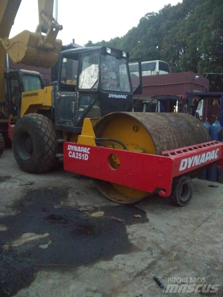 Dynapac CA 251 D Tahačové válce