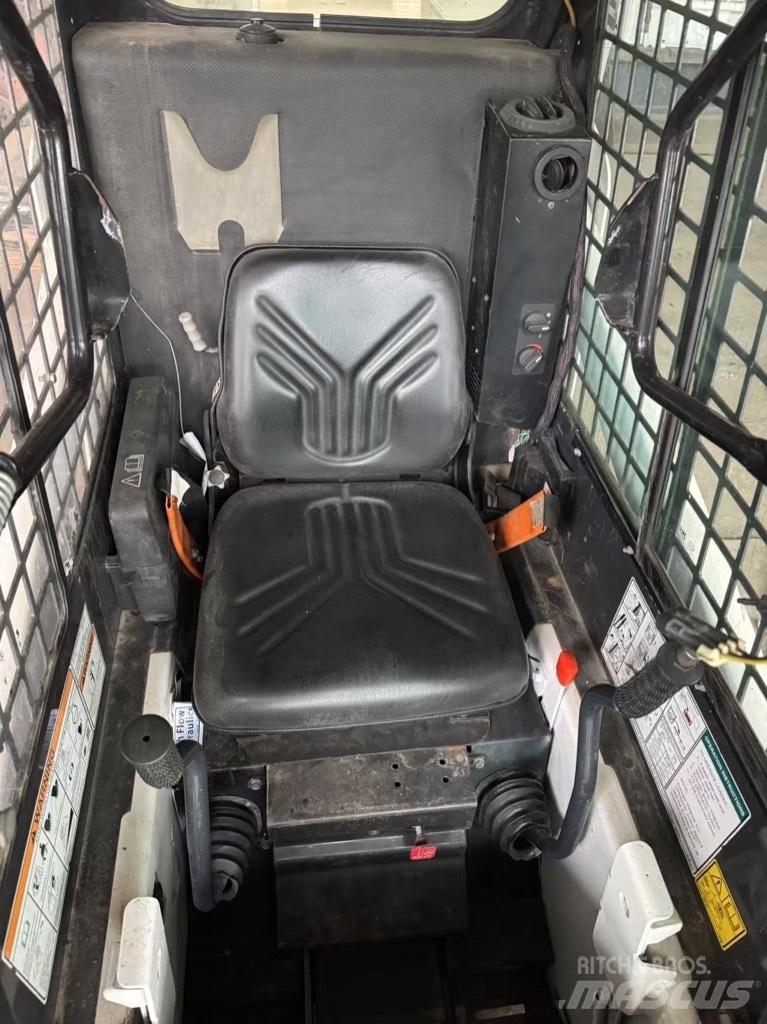 Bobcat S 70 Smykem řízené nakladače