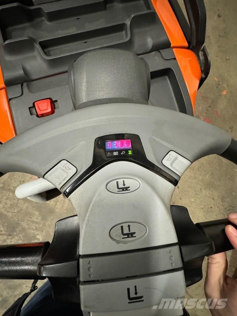 Toyota SPE160L Ručně vedené vysokozdvižné vozíky