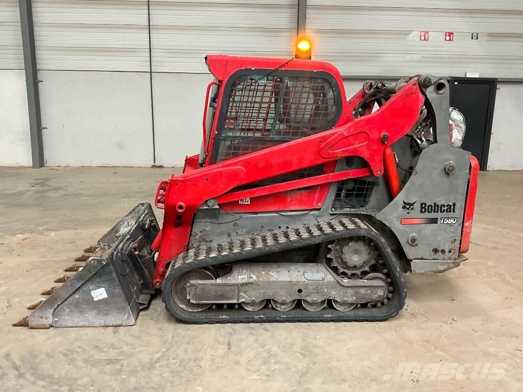 Bobcat T 590 Smykem řízené nakladače