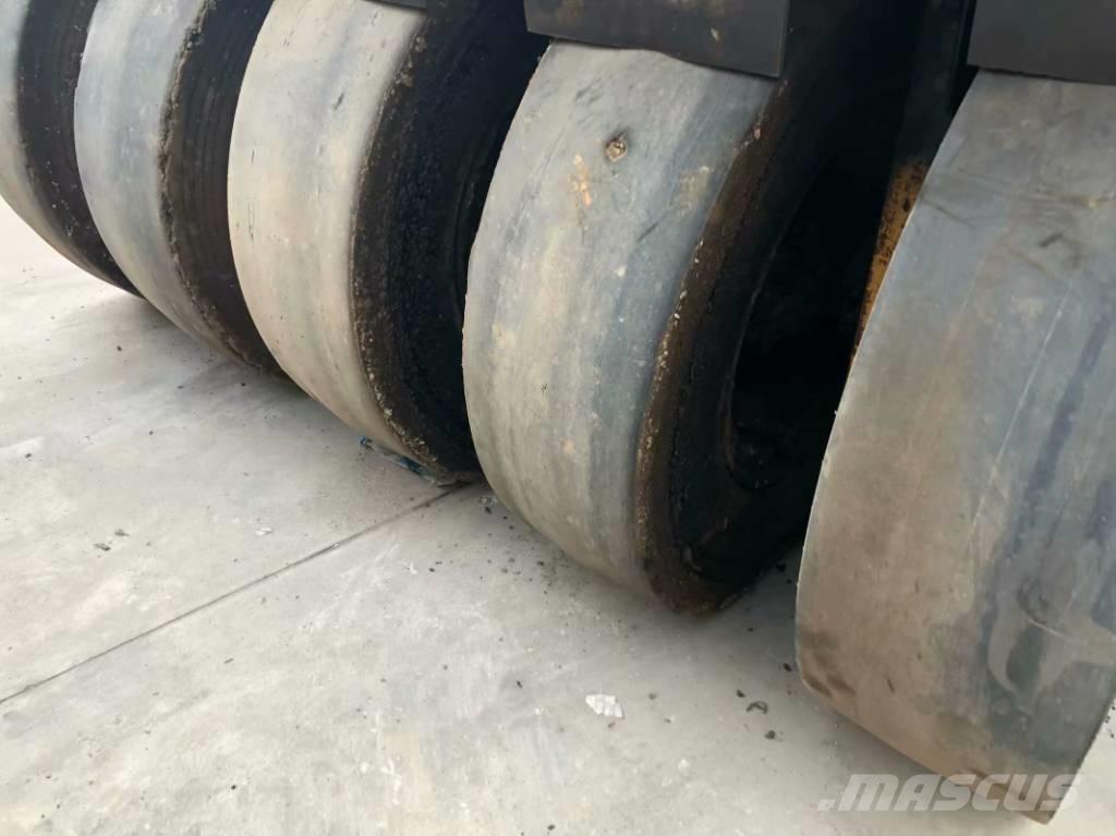 XCMG XP 303 Pneumatikové válce