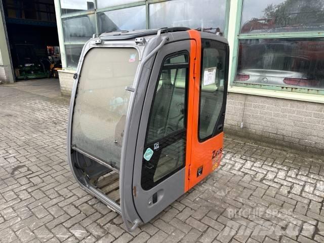 Hitachi Zaxis Kabiny a interiér