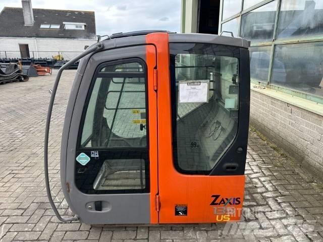 Hitachi Zaxis Kabiny a interiér