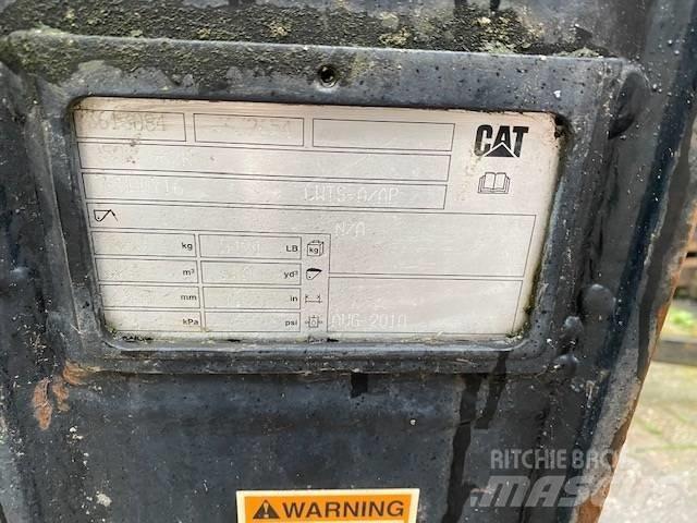 CAT 950M Klešťové drapáky