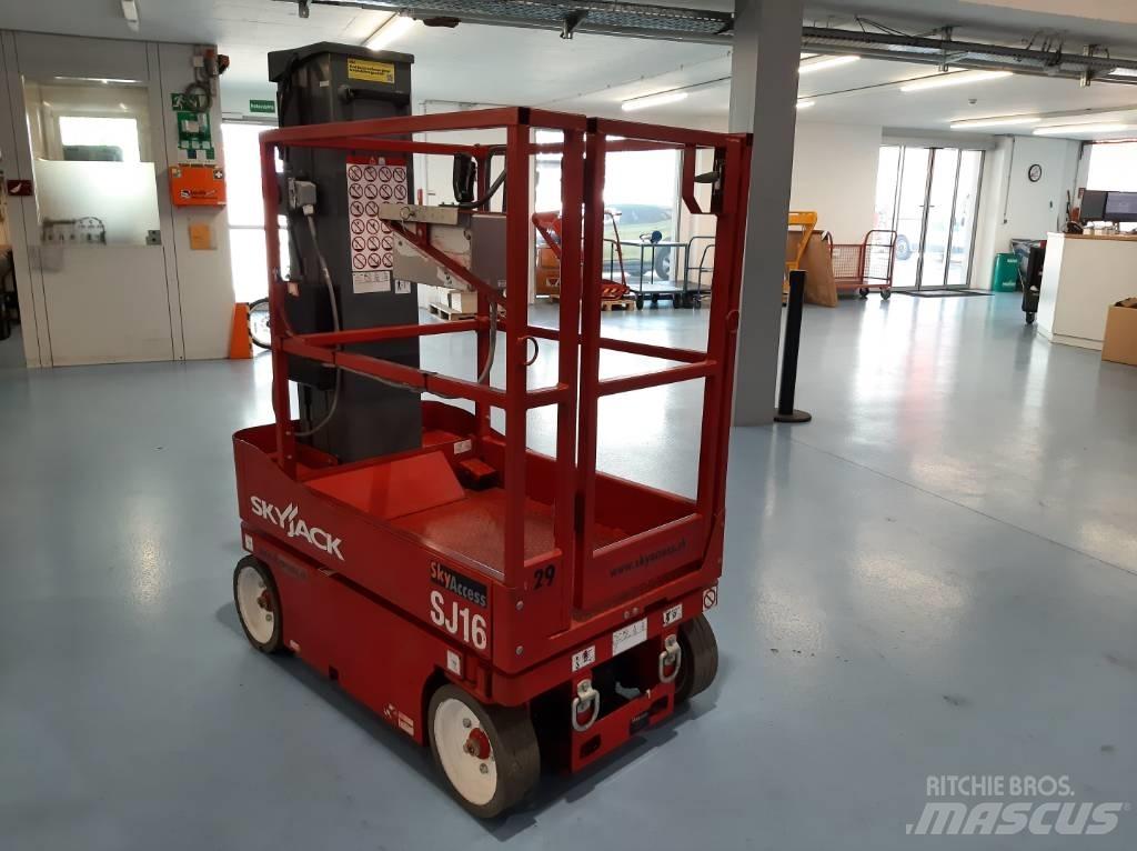 SkyJack SJ 16 Vertikální sloupové výtahy