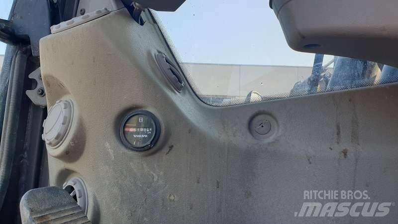 Volvo EW 210 C Kolová rýpadla