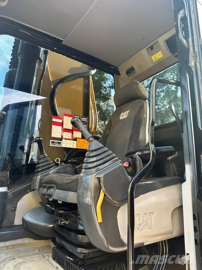 CAT 330 Midi rýpadla 7t - 12t