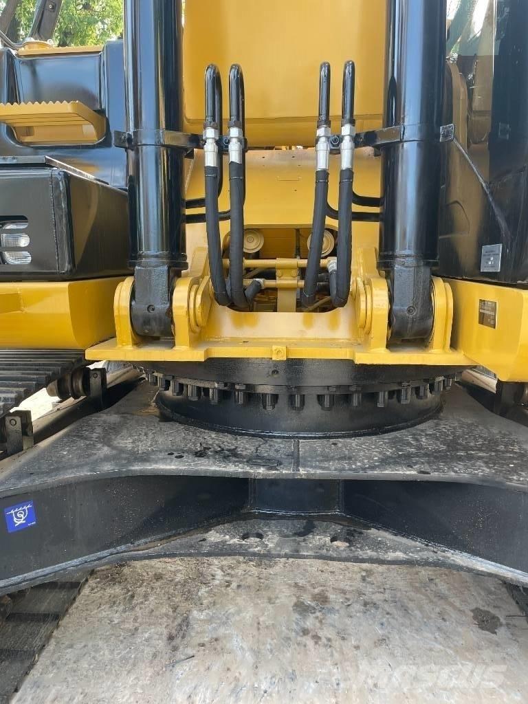 CAT 330 Midi rýpadla 7t - 12t