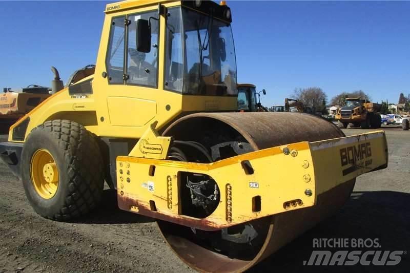 Bomag B213DH-4 Kombinované válce