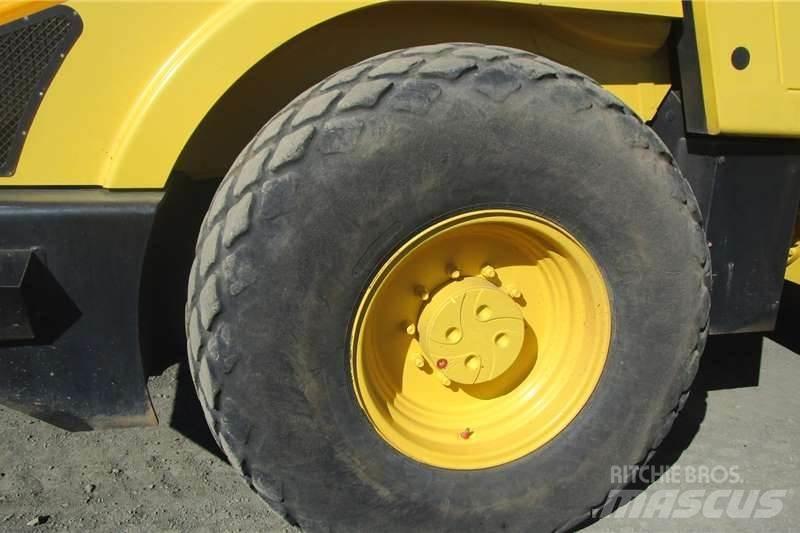 Bomag B213DH-4 Kombinované válce