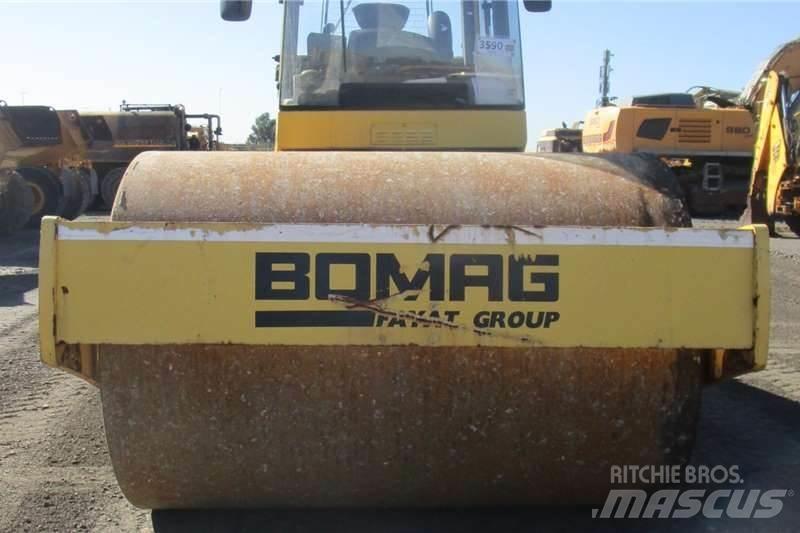 Bomag B213DH-4 Kombinované válce