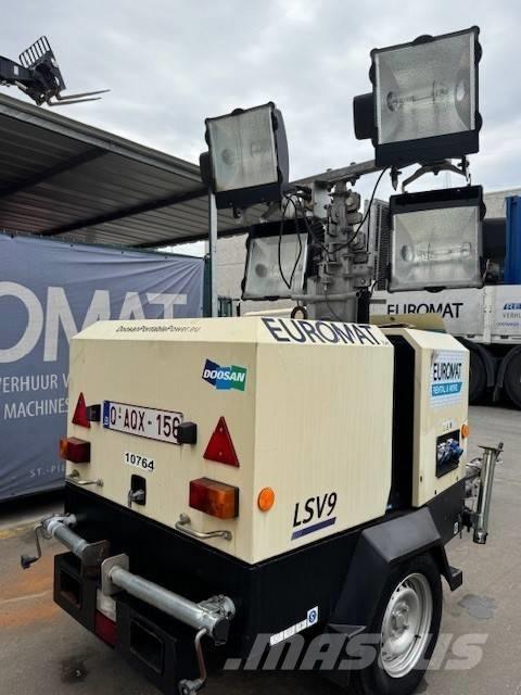 Doosan LSV 9 Osvětlovací stožáry