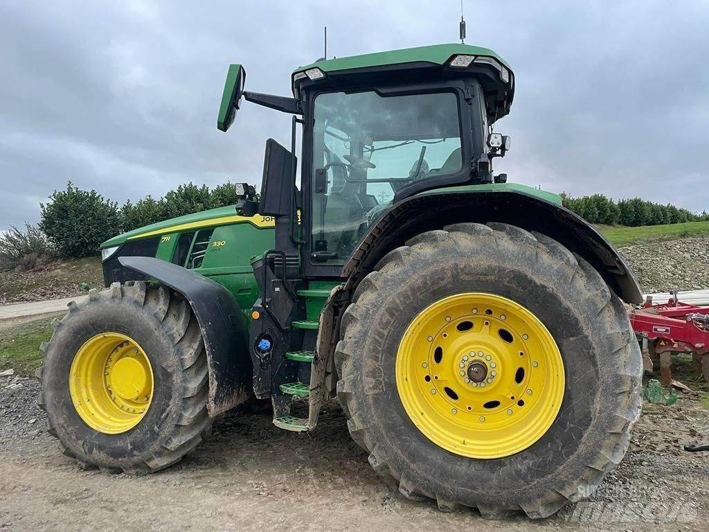 John Deere 7R 330 Traktory