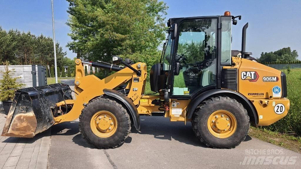 CAT 906M Kolové nakladače