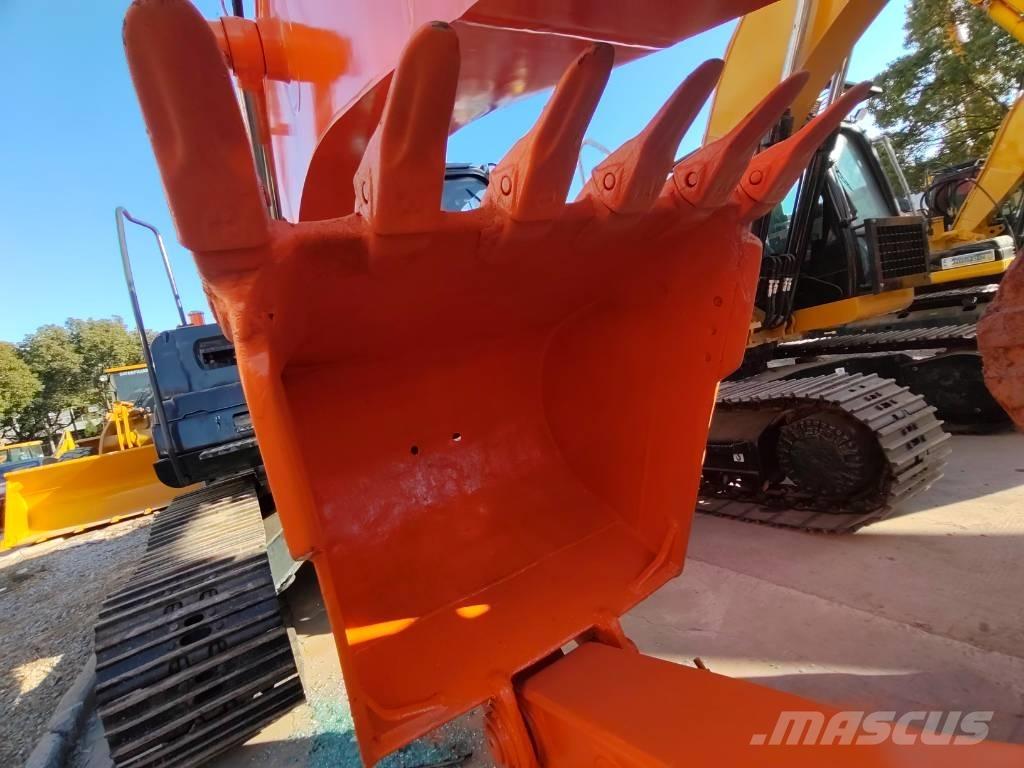 Hitachi ZX 200 Pásová rýpadla