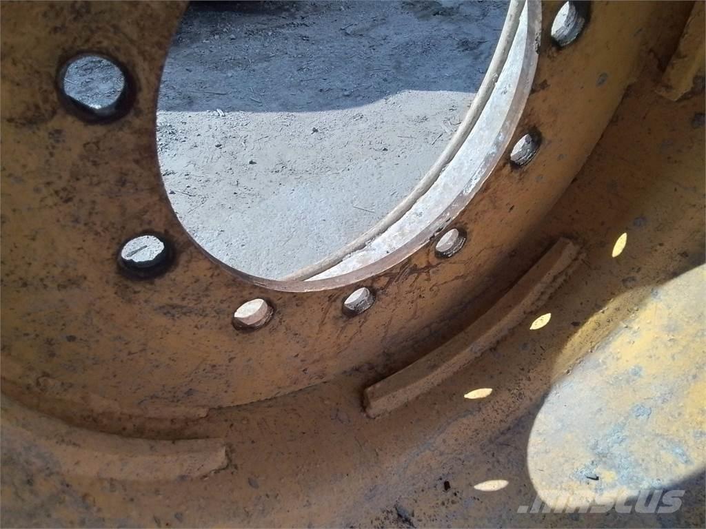 Ösa 250 24x26,5 Pneumatiky, kola a ráfky