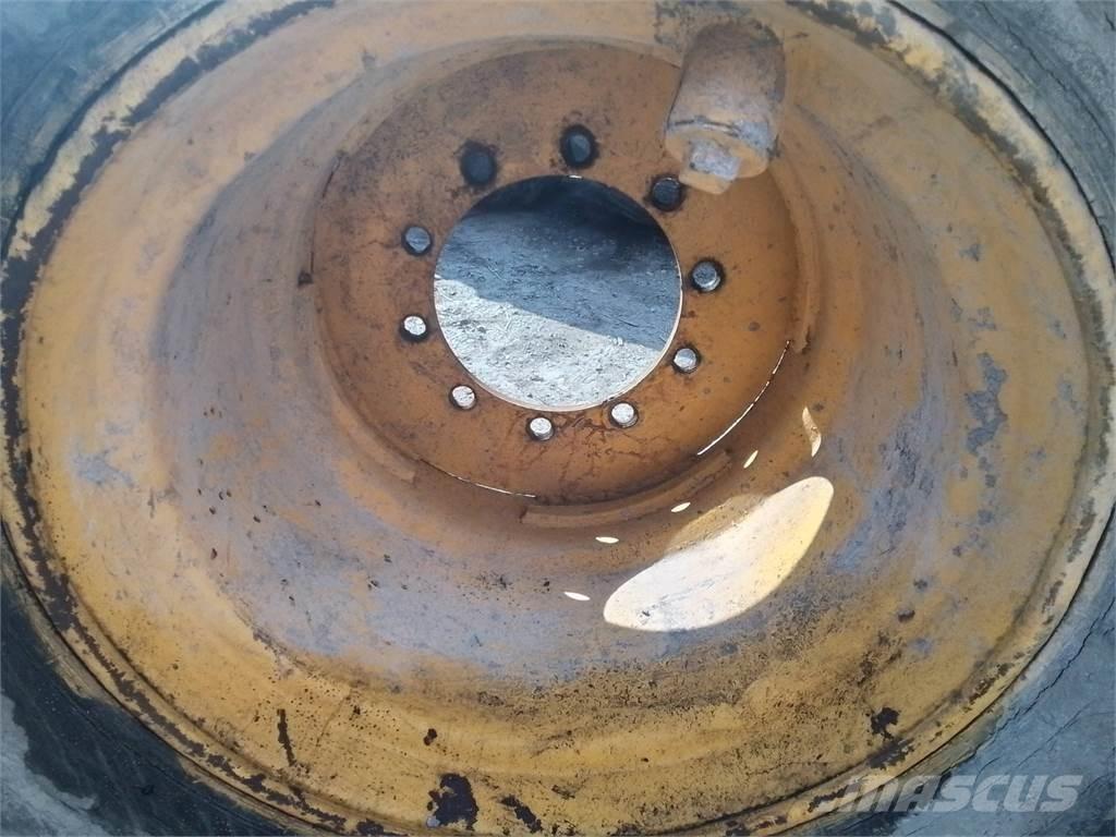 Ösa 250 24x26,5 Pneumatiky, kola a ráfky