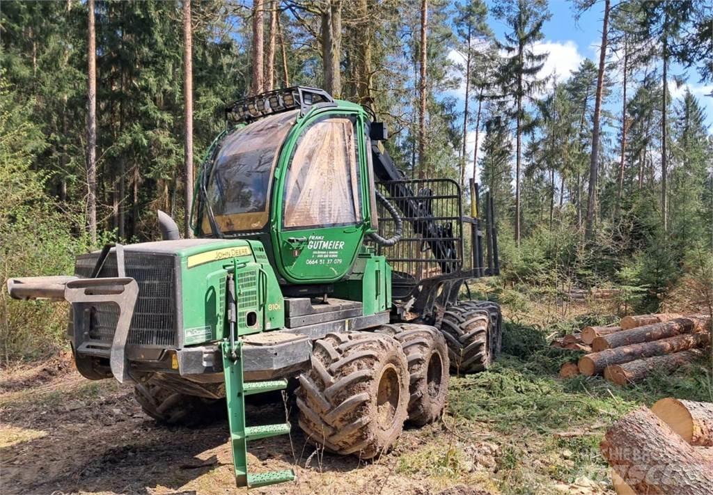John Deere 810 E Vyvážecí traktory