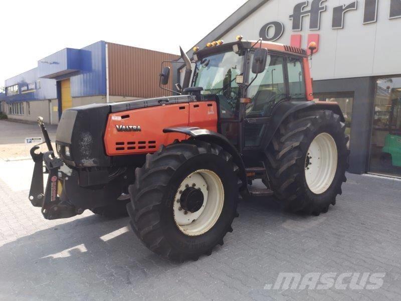 Valtra 8400 Traktory