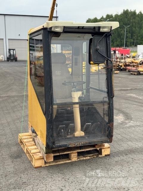 CAT M 320 USED CAB Kabiny a interiér