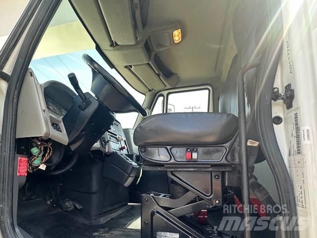 International 7400 Další
