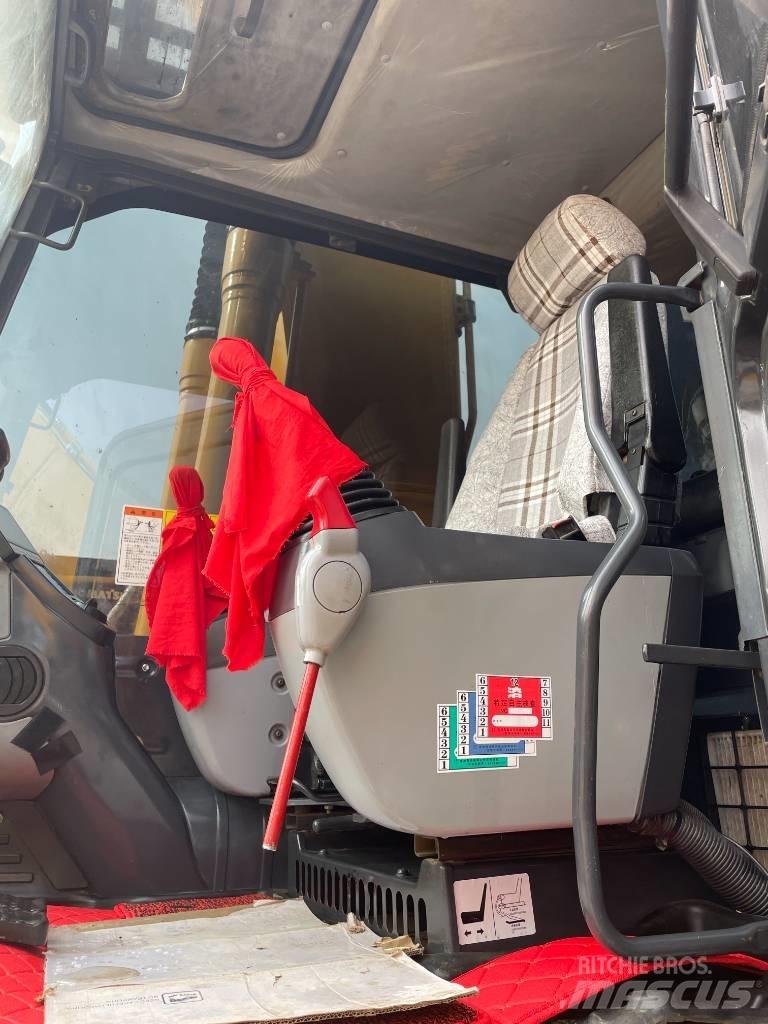 Komatsu PC220 Pásová rýpadla