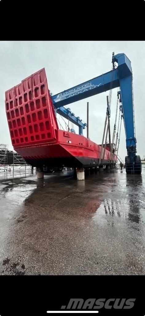  Cargo Ship Ganador Pracovní lodě, bárky a pontony