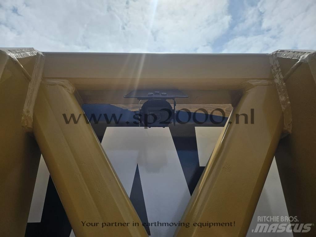CAT 323 EL Pásová rýpadla