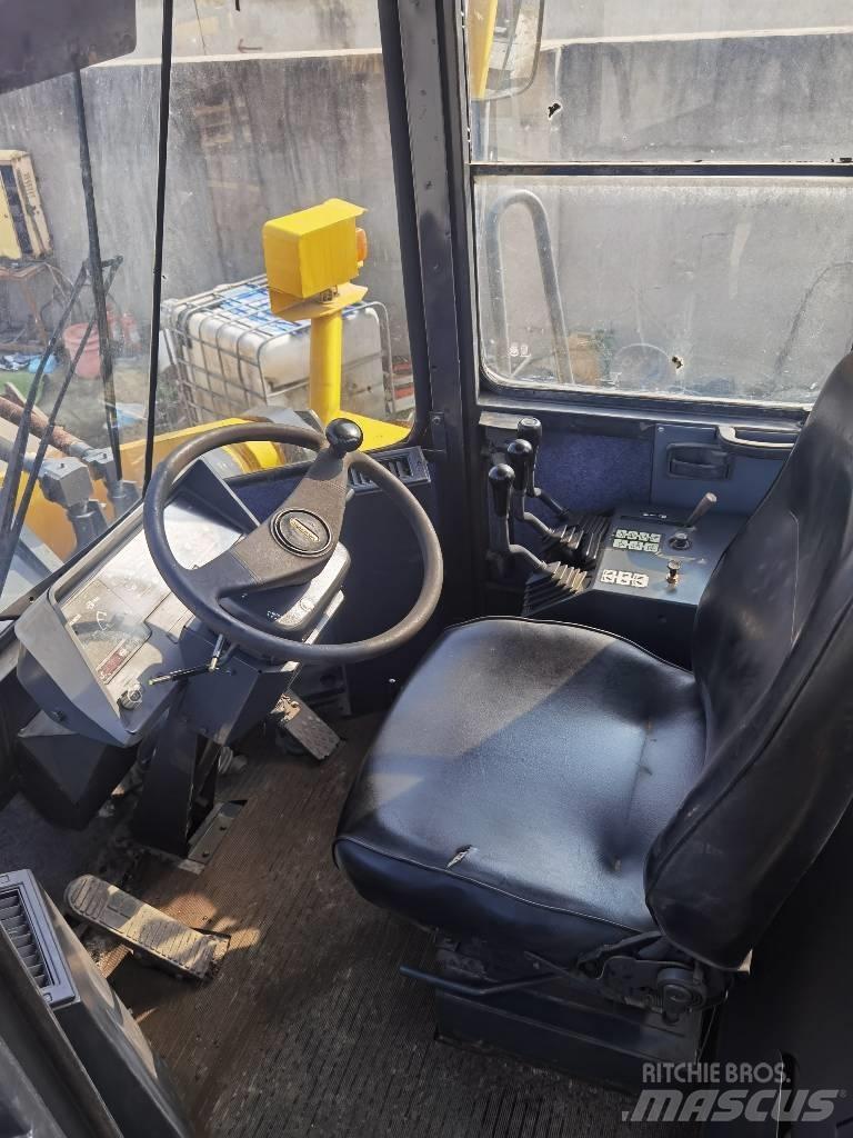 Komatsu WA 470 Kolové nakladače