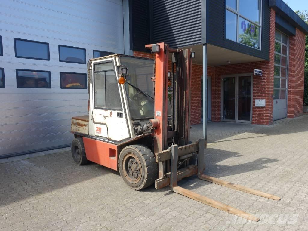 Nissan EGH02 A 30 U Dieselové vozíky
