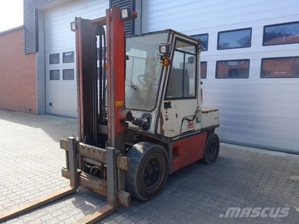 Nissan EGH02 A 30 U Dieselové vozíky