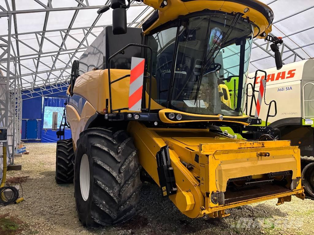 New Holland CX 8.90 Sklízecí mlátičky