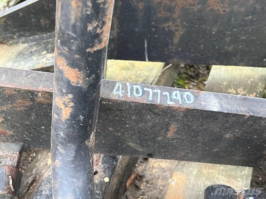 JCB Q FIT FORKS Další nakladače, rypadla a příslušenství