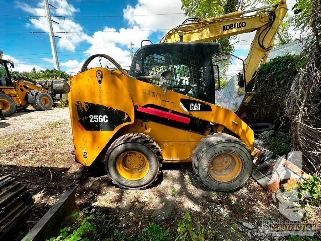 CAT 256 C Smykem řízené nakladače