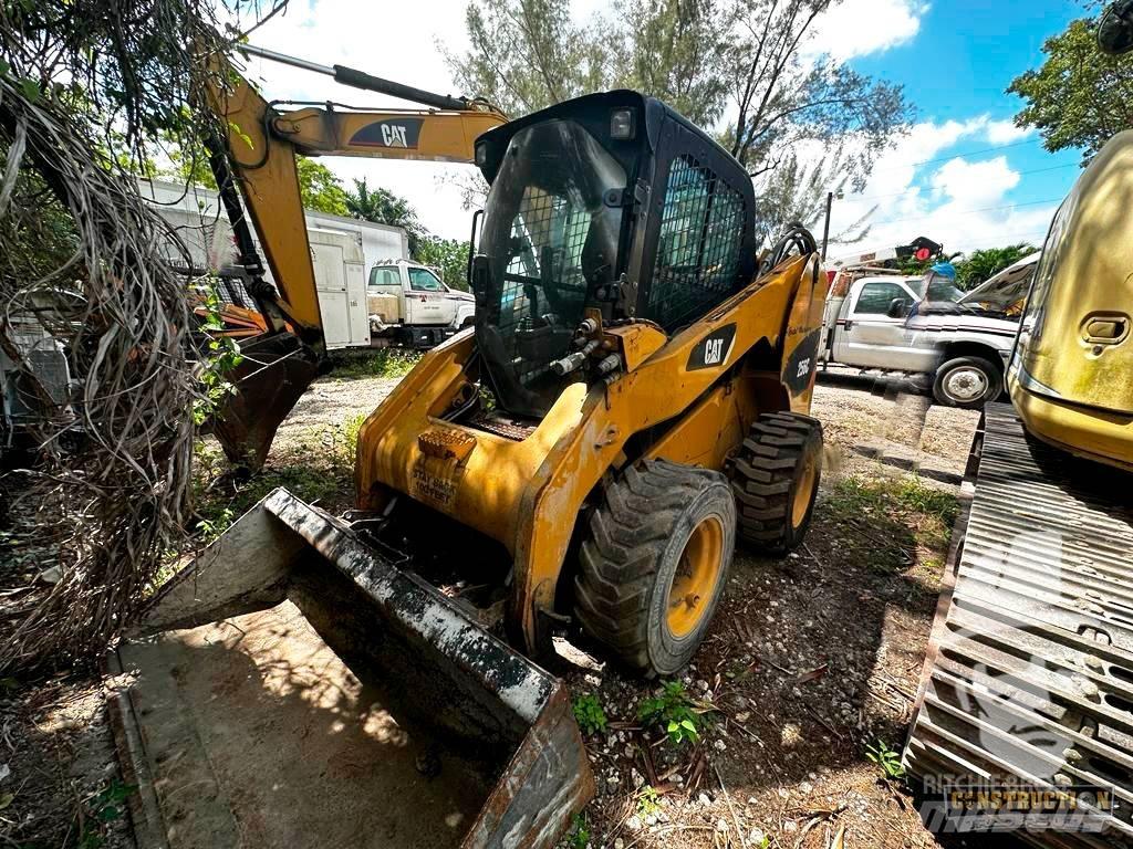 CAT 256 C Smykem řízené nakladače