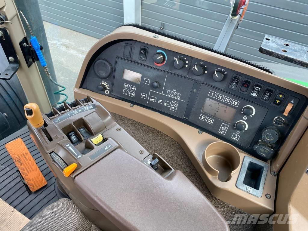 John Deere 8230 ILS Traktory