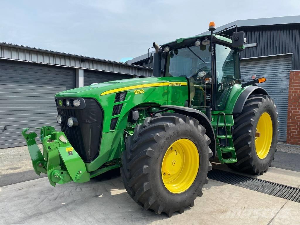 John Deere 8230 ILS Traktory