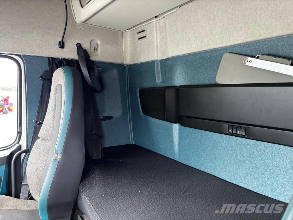 Volvo FM 330 Skříňová nástavba