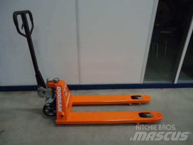Doosan Pallettruck Ruční paletový vozík