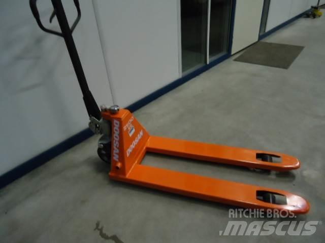 Doosan Pallettruck Ruční paletový vozík