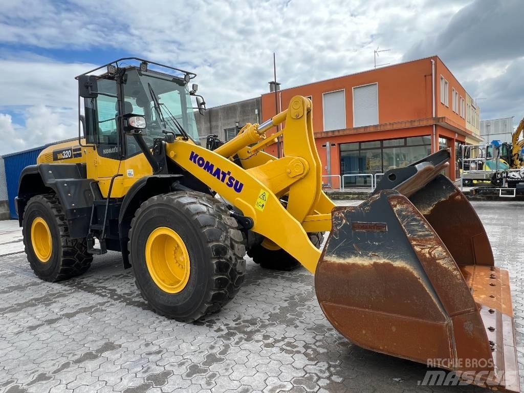 Komatsu WA320-7 Kolové nakladače