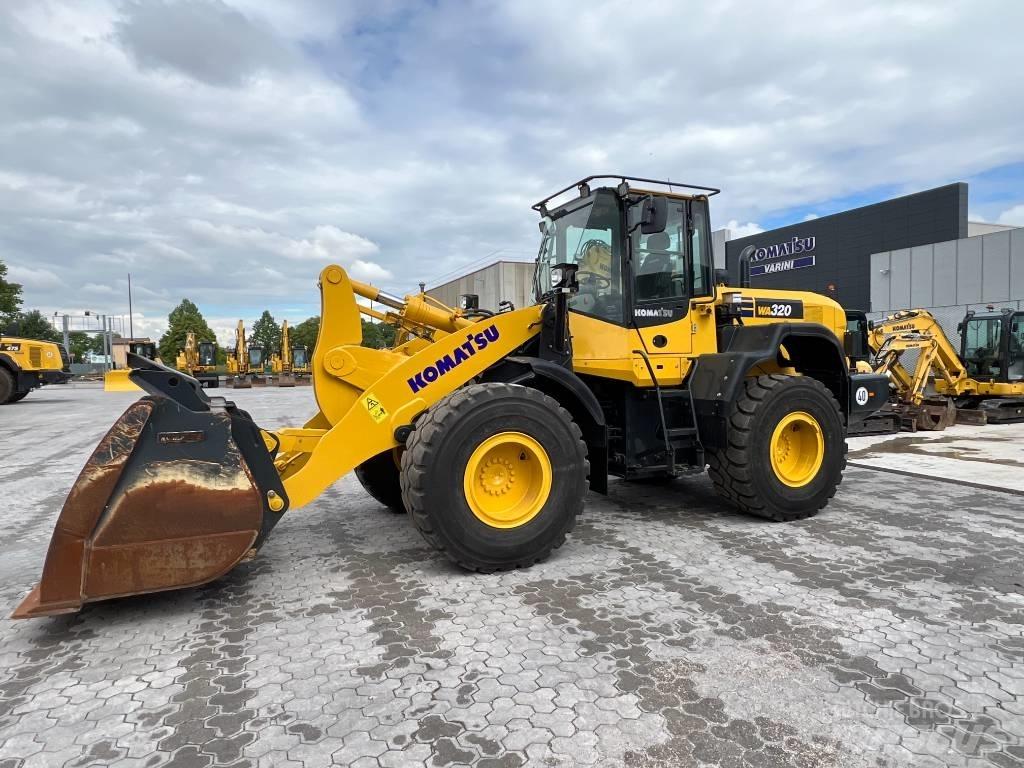 Komatsu WA320-7 Kolové nakladače