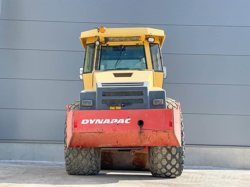 Dynapac CA302D Tahačové válce