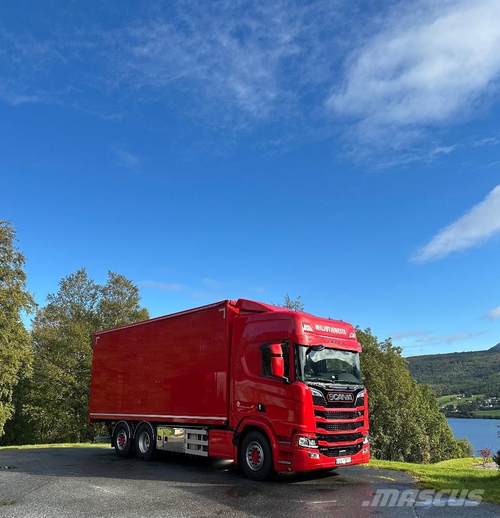 Scania R 590 Vozy na dřevní štěpku