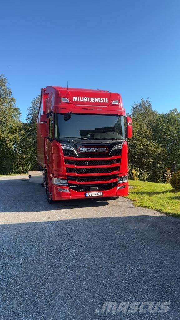 Scania R 590 Vozy na dřevní štěpku