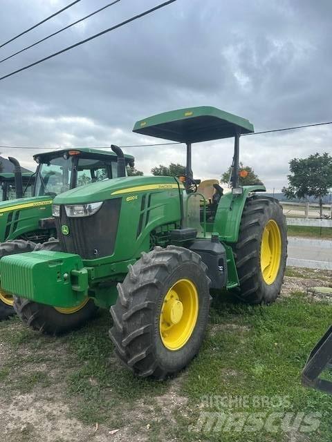 John Deere 6120 E Traktory