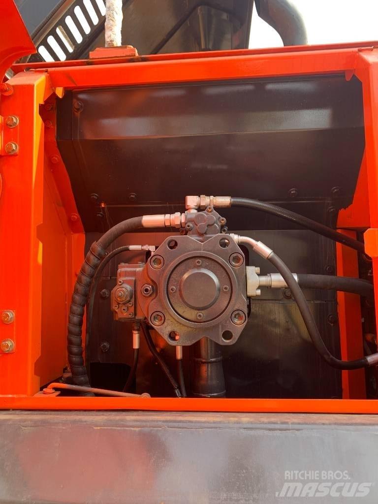 Doosan DX 300 LCA Pásová rýpadla