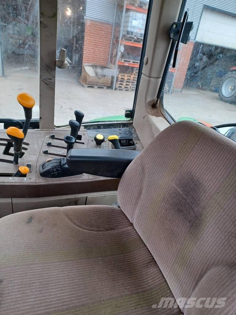 John Deere 6220 Traktory
